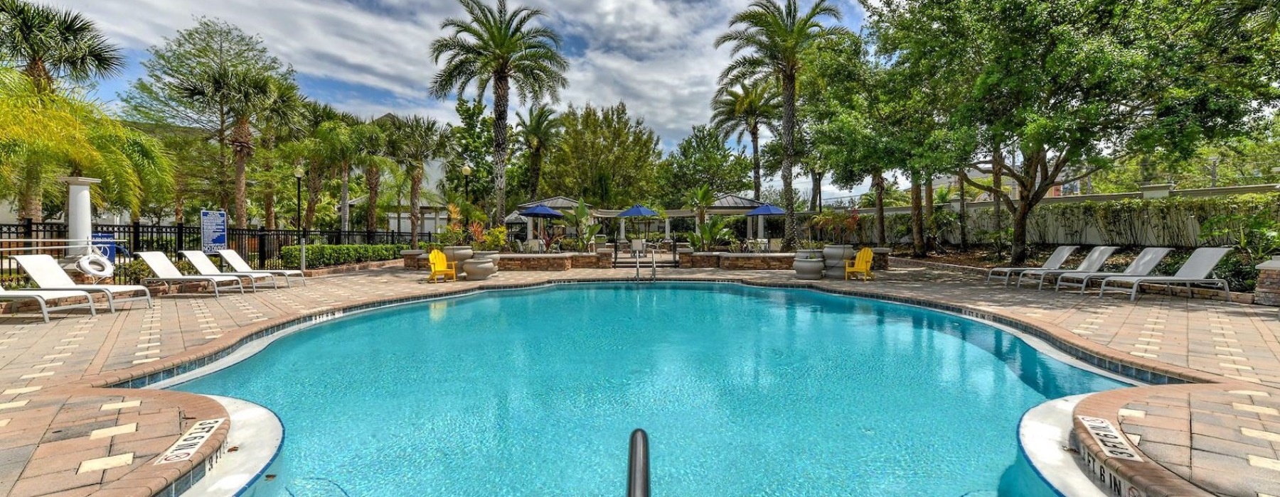 Resort-style swimming pool	