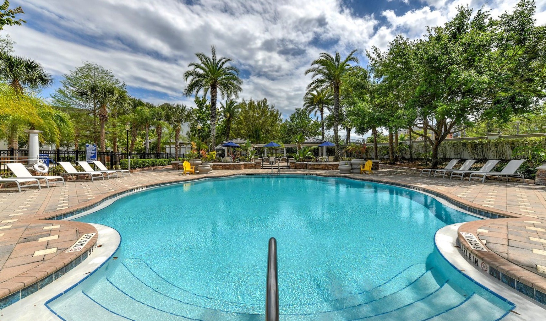 Resort-style swimming pool	